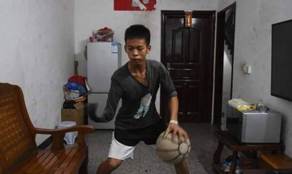 独臂视频,逆境中的力量与勇气