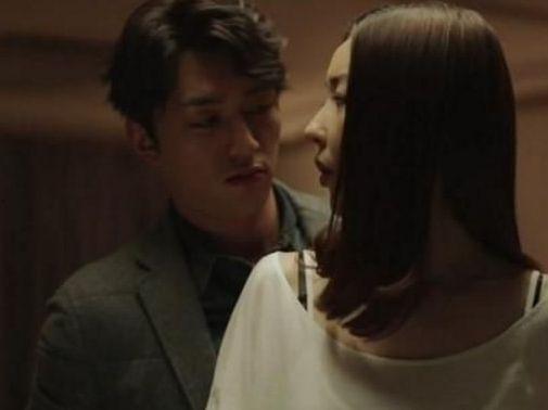 自己摸自己的胸视频,自摸胸脯的私密记录