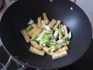 炒豆腐的家常做法视频,简单易学，美味可口