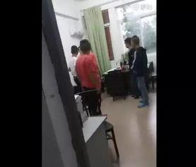 学生亲老师 视频,温馨互动背后的教育力量