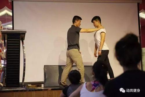 学生亲老师 视频,温馨互动背后的教育力量